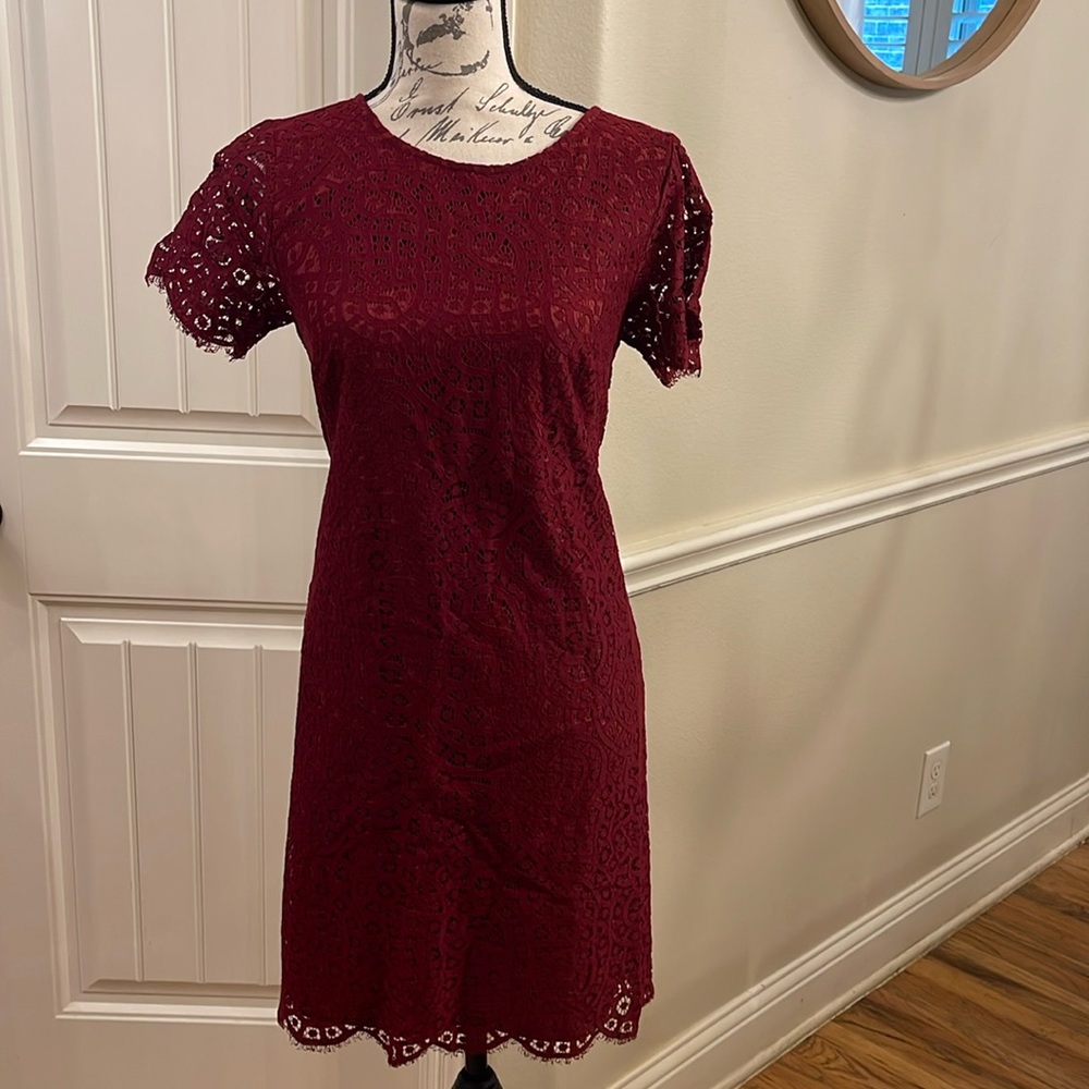 Ann Taylor burgundy dress size 4. Cotton and Nylon material